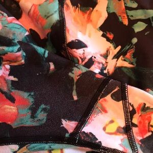 Fabletics Pants - Fabletics Patterned Crop Workout Leggings Fabletics Pants - Fabletics Patterned Crop Workout Leggings
